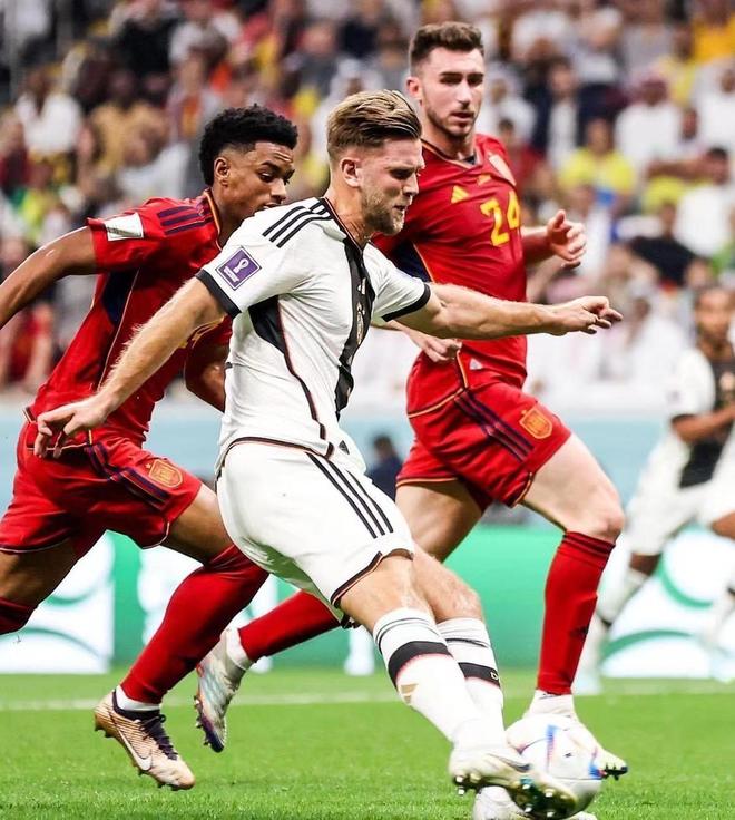 巴萨最近几年，5000万左右最佳引援，莱万只能屈居第二