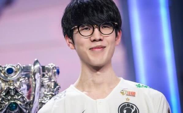 LOL官方发布新系列妖怪艺术家皮肤预览