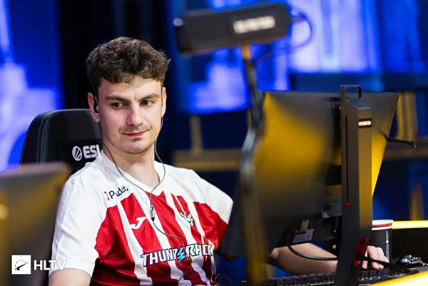 JackeyLove ：希望Rookie照顾的时候多给我送几个